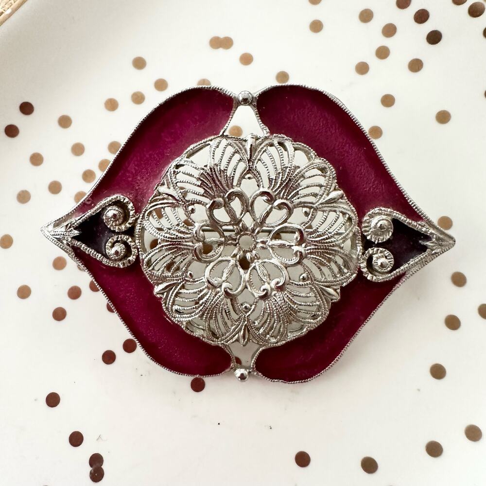 Elle Vintage Maroon Enamel Silver Tone Ornate Deco Floral Lips Style Brooch Pin